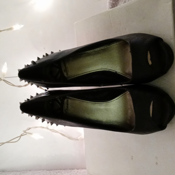 Naughty Spike, Black Leather, "Fergalicious" 3.5in High Heels.Size 8.5 M. - Picture 7 of 11